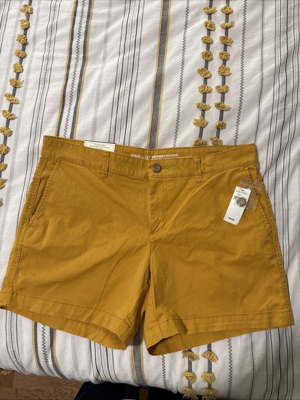 Khakis By Gap Size 8 Girlfriend 5” Shorts, NWT, Gold Yellow, 98% Cotton, Stretch